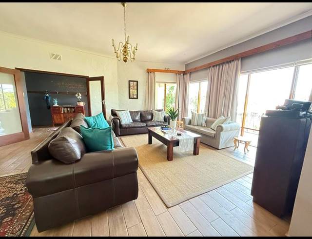5 BEDROOM HOUSE FOR SALE IN BERGZICHT
